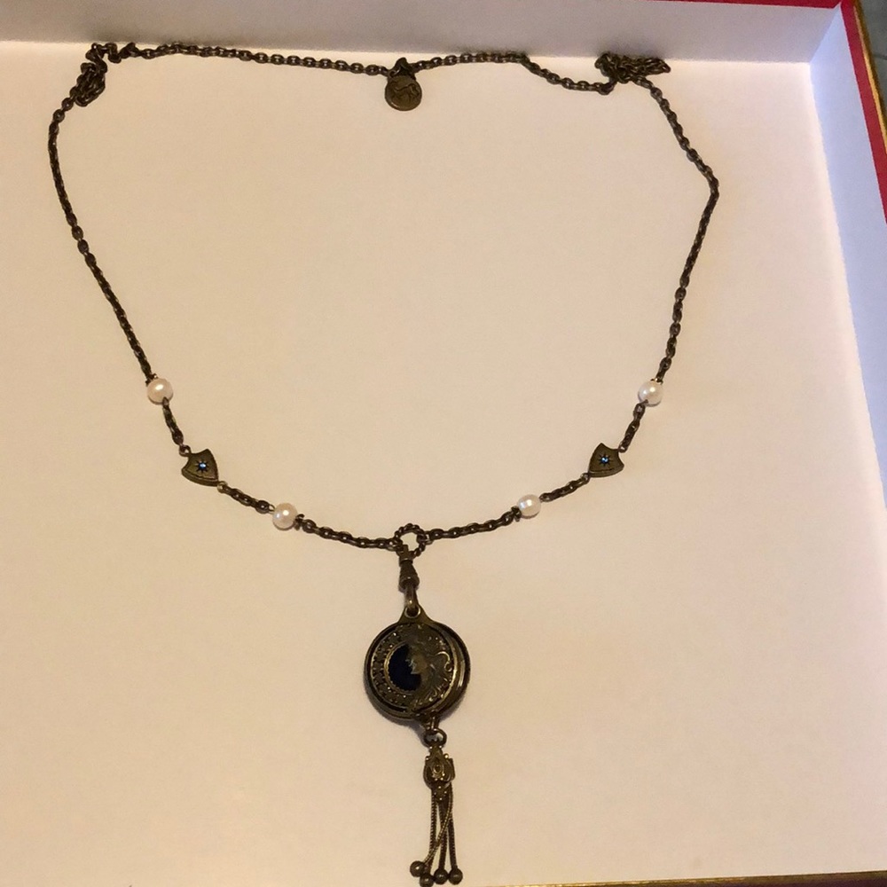 Niquea.d Goddess Locket
